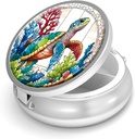 Pill Box-3 Compartment Small Pill Case for Purse & Pocket Mini Contenedor de carga de metal para mantener suplementos Vitaminas libres de BPA (Turtle de mar)