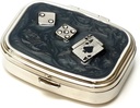 9338 Rectangular Pequeña caja de píldoras Organizador Negro Plata Poker " Mujeres de dados Travel Pill Case Purse Pocket Container Medicina diaria portable Vitamina Caja Suplemento de medicamentos Mini Almacenamiento