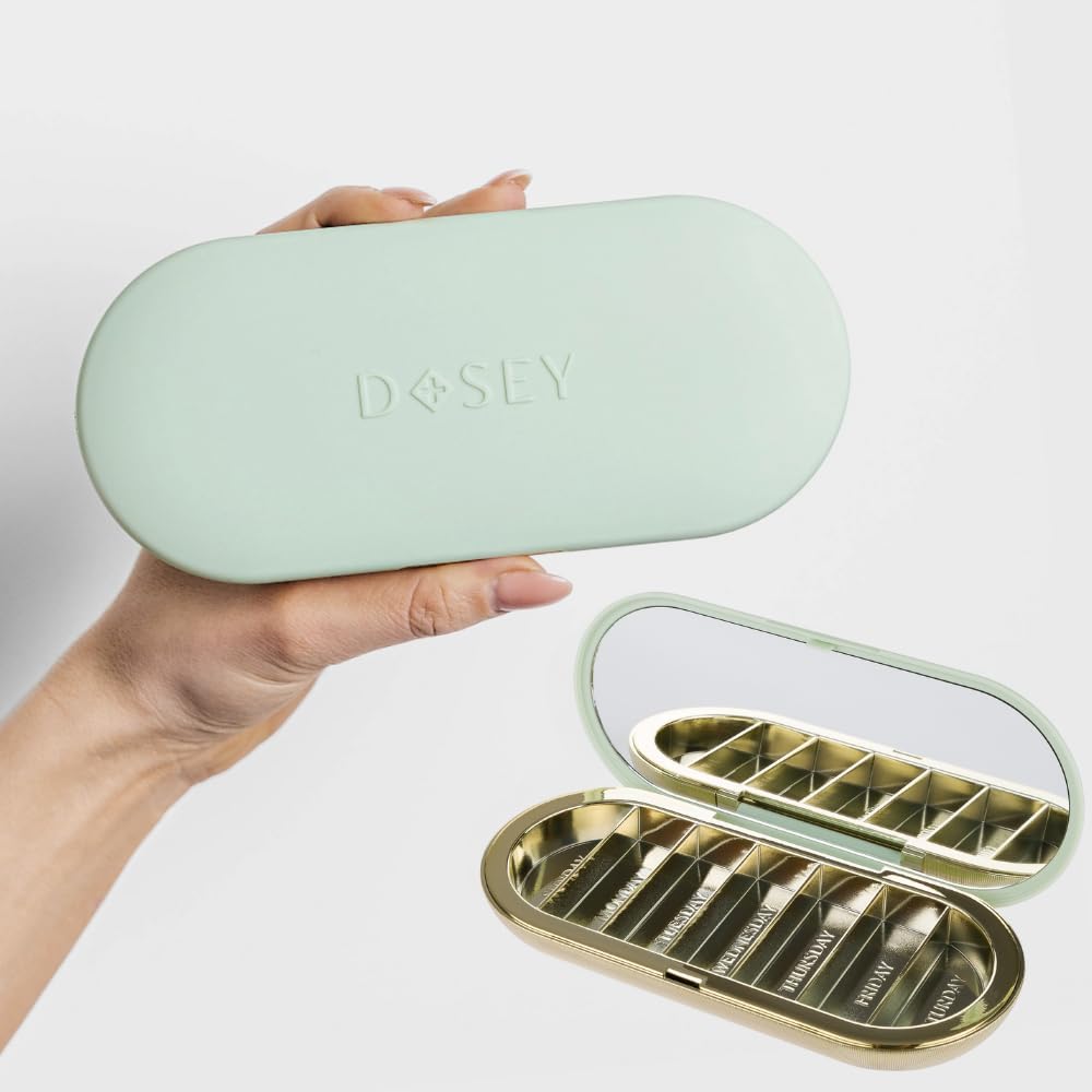 Dosey 7 Day Pill Organizador de pilas de viaje compacto - Pill Case con 7 platos para la protección del almacenamiento de medicamentos – Elegante y elegante organizador de medicamentos con espejo, Sage