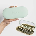 Dosey 7 Day Pill Organizador de pilas de viaje compacto - Pill Case con 7 platos para la protección del almacenamiento de medicamentos – Elegante y elegante organizador de medicamentos con espejo, Sage
